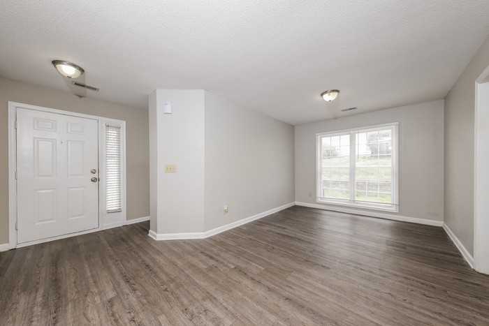 823 Valley Oak Dr - Photo 2 of 10