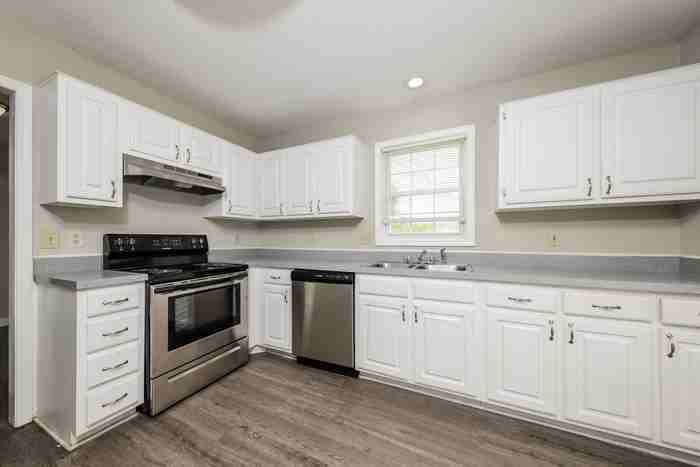 823 Valley Oak Dr - Photo 3 of 10