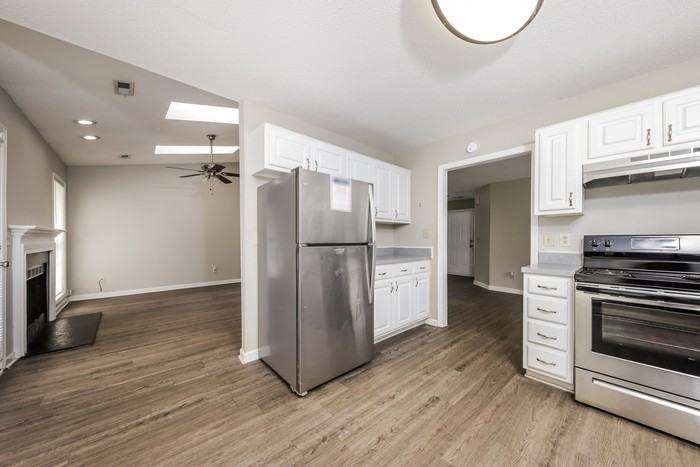 823 Valley Oak Dr - Photo 4 of 10