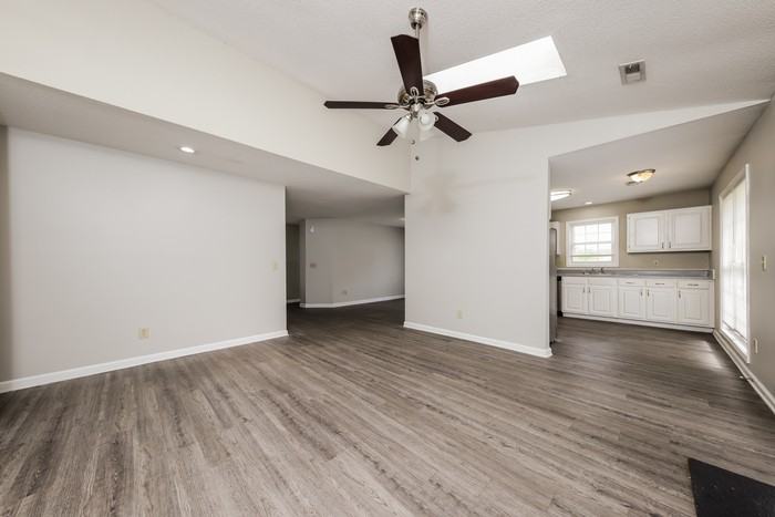 823 Valley Oak Dr - Photo 5 of 10