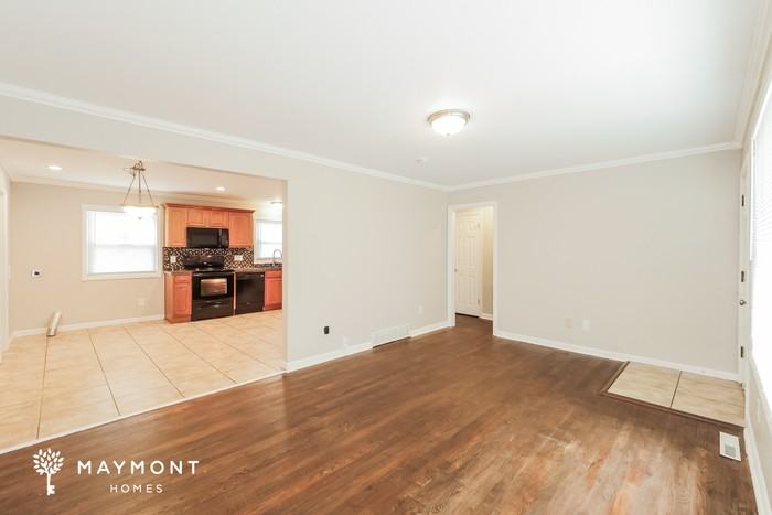 10509 E 65th Ter - Photo 5 of 12
