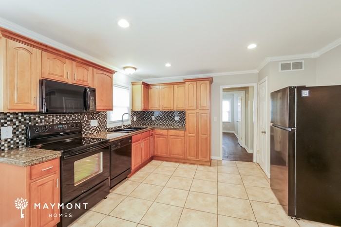 10509 E 65th Ter - Photo 6 of 12