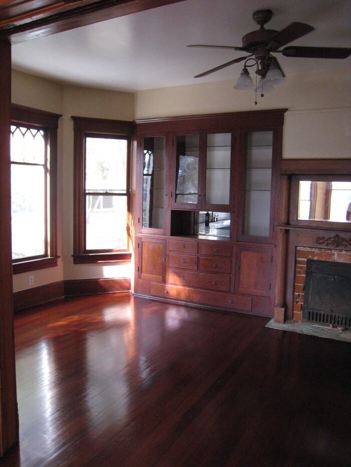 2552 A St - Photo 5 of 21