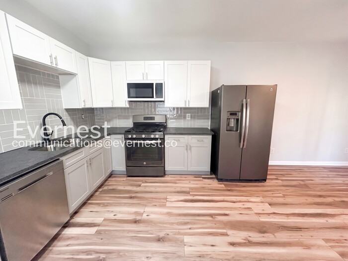 61 Weyman Ave Sw #1 - Photo 3 of 18