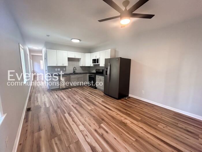 61 Weyman Ave Sw #1 - Photo 4 of 18