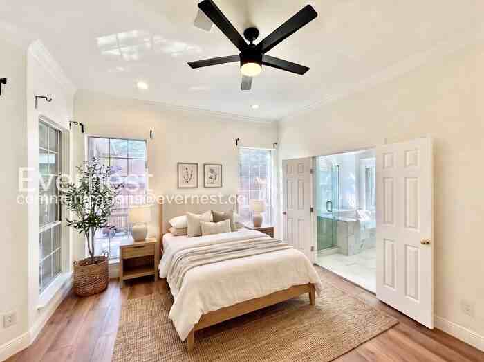 8701 Falls Rd - Photo 3 of 28