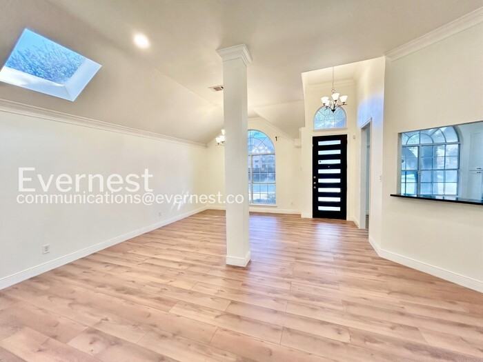 8701 Falls Rd - Photo 6 of 28