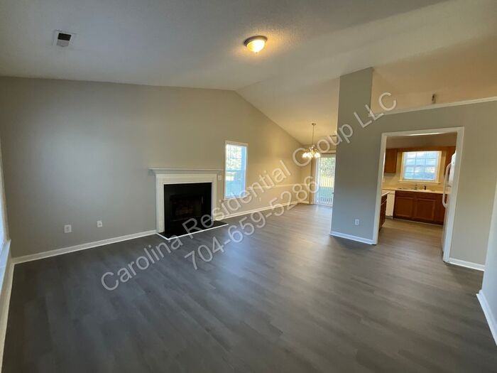 135 Braeburn Dr - Photo 2 of 16