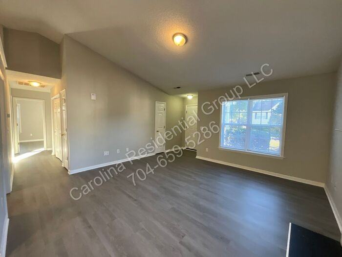 135 Braeburn Dr - Photo 3 of 16