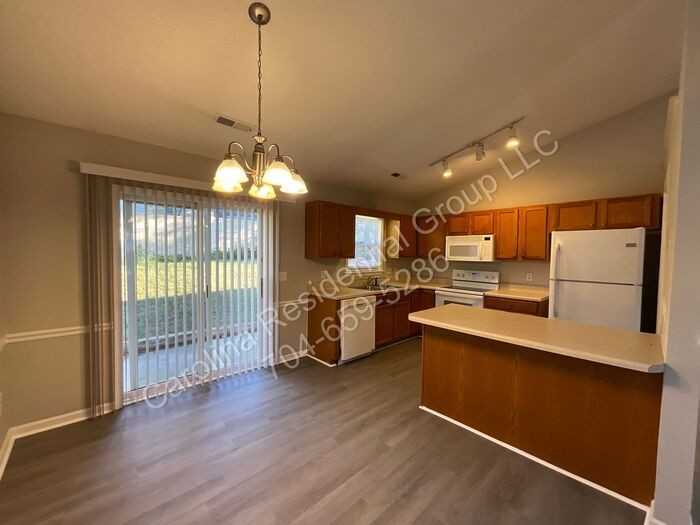 135 Braeburn Dr - Photo 4 of 16