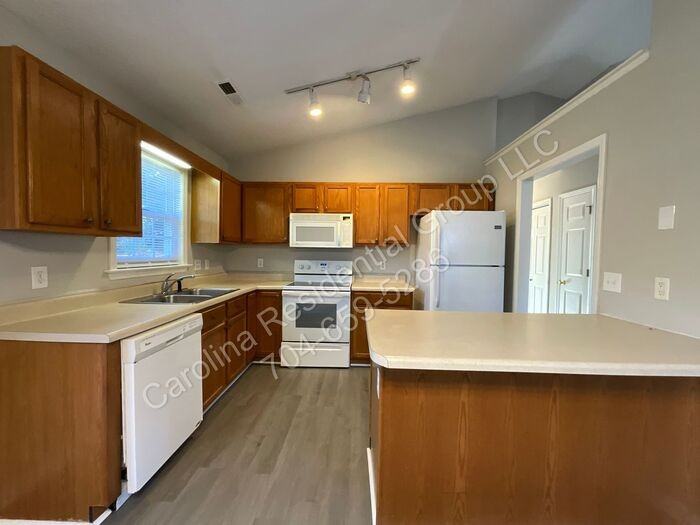 135 Braeburn Dr - Photo 6 of 16