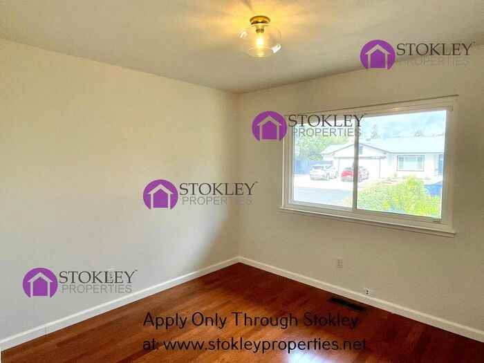 4782 Anglewood Ct - Photo 7 of 24
