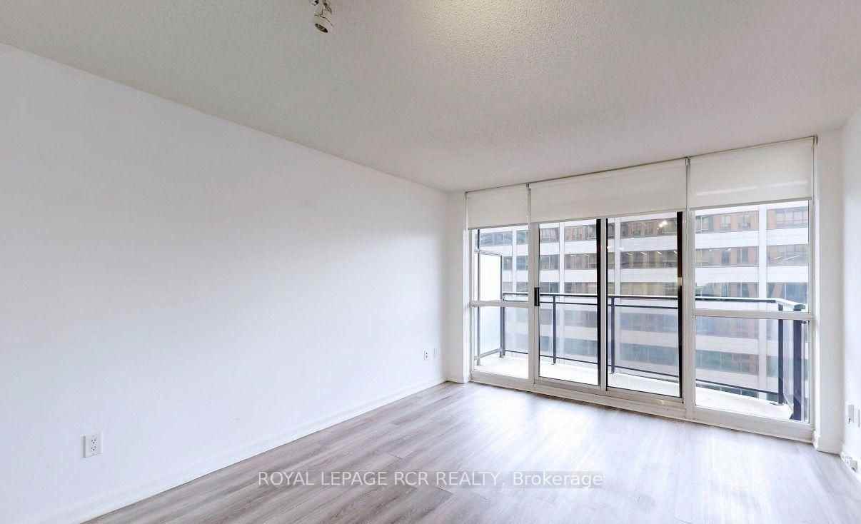 33 Sheppard Avenue East #901 - Photo 5 of 22