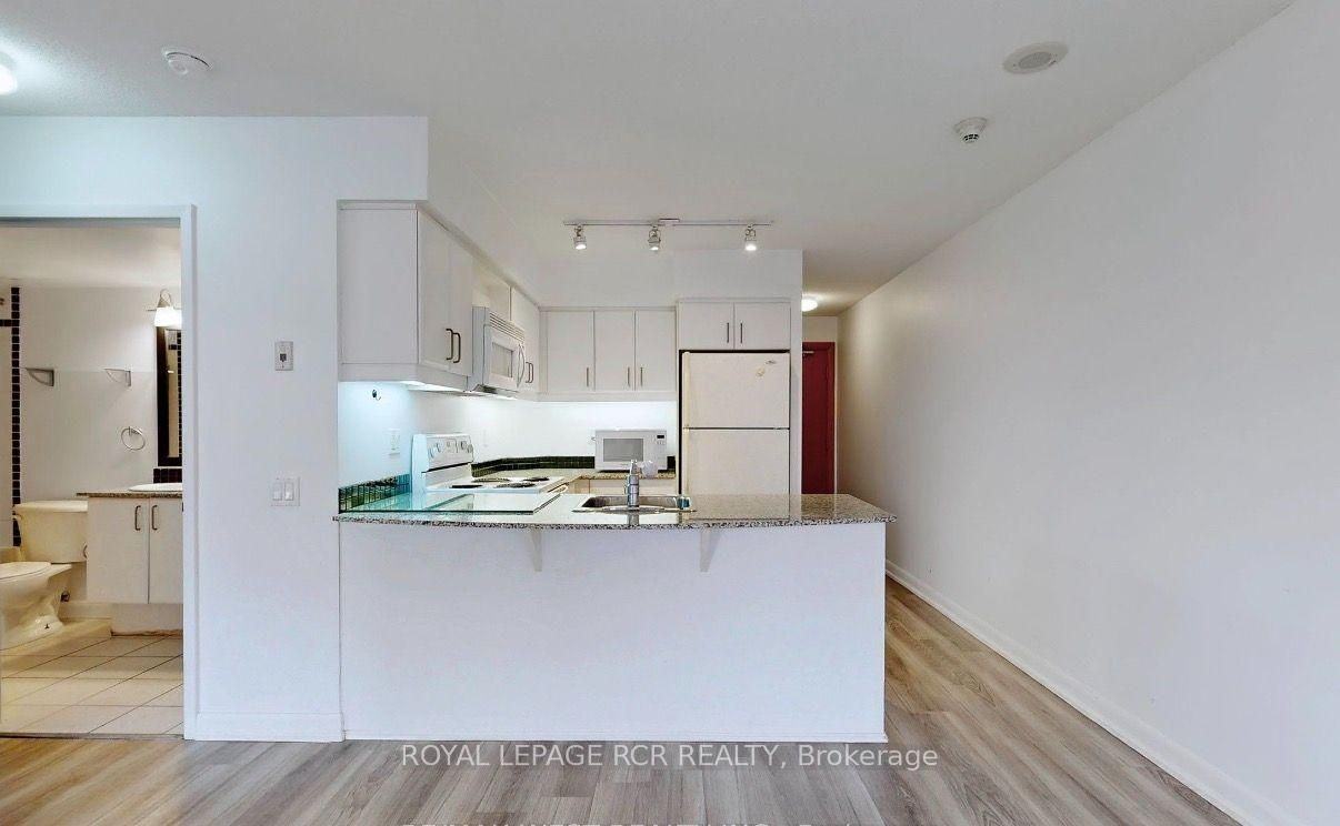33 Sheppard Avenue East #901 - Photo 7 of 22