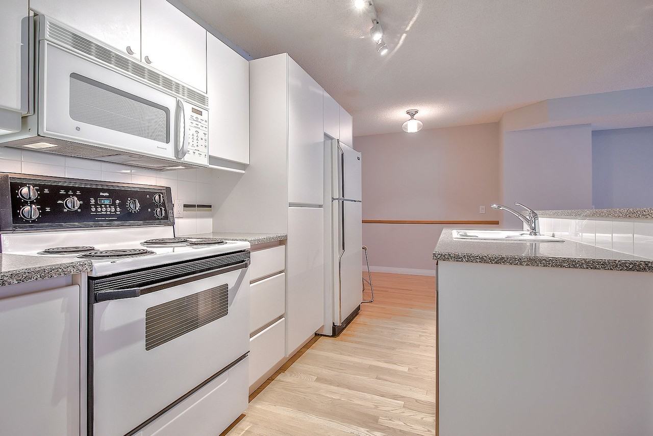 107 9 St Nw - Photo 5 of 43