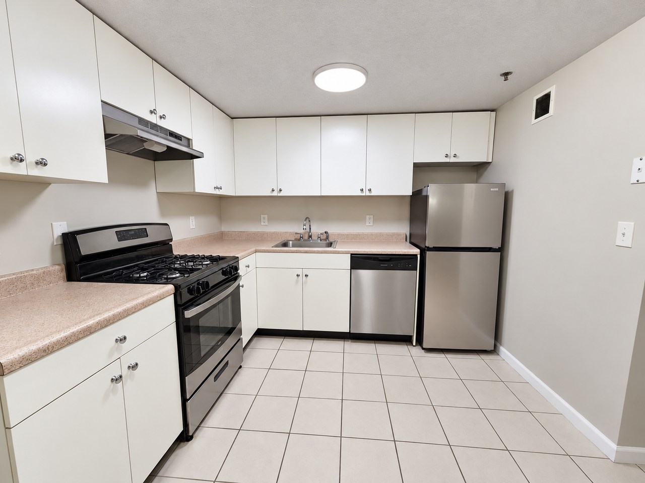22 W 25th St #1G - Photo 2 of 5