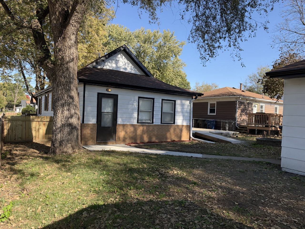 2401 Maple St #NA - Photo 3 of 19