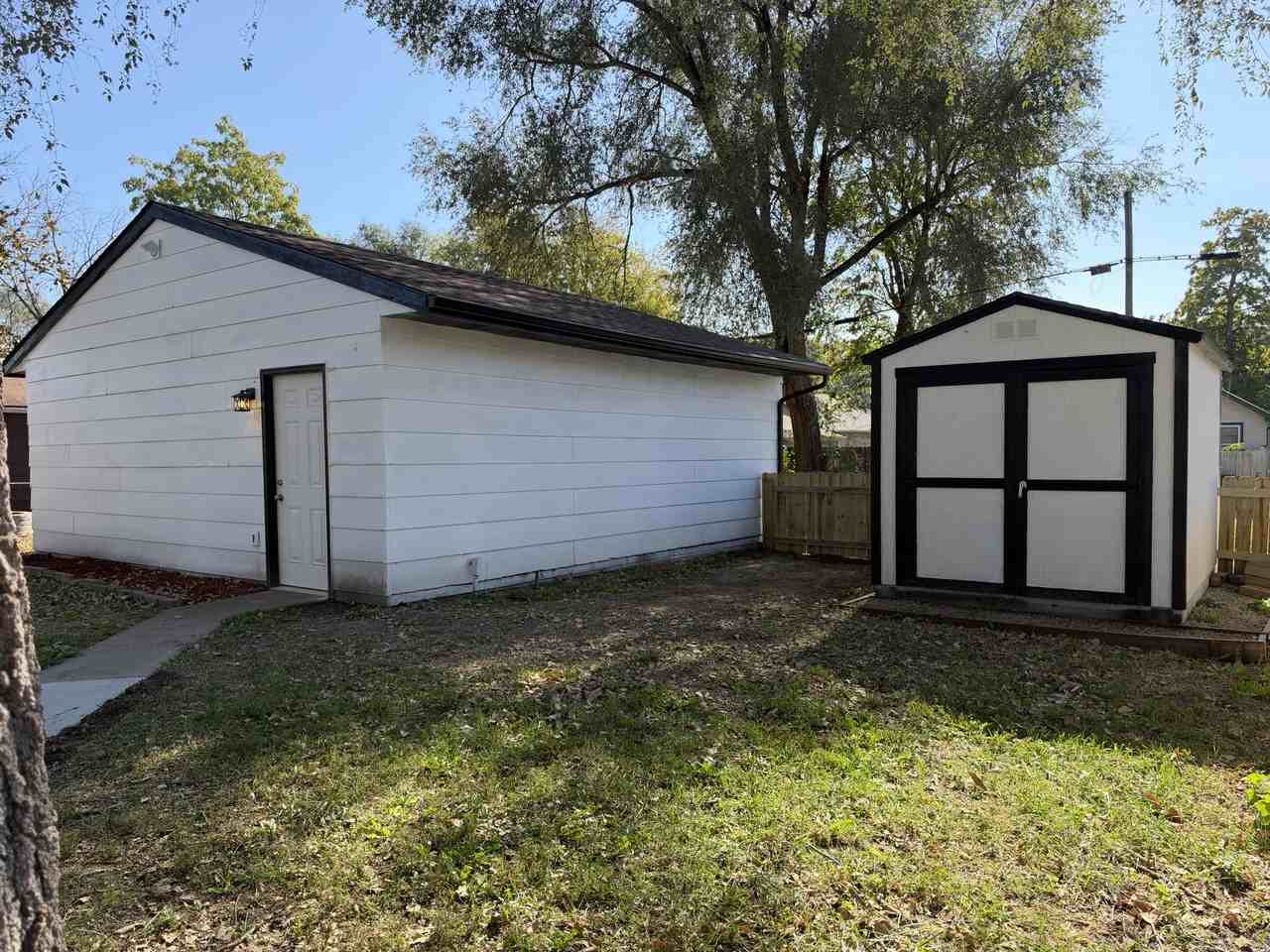 2401 Maple St #NA - Photo 4 of 19