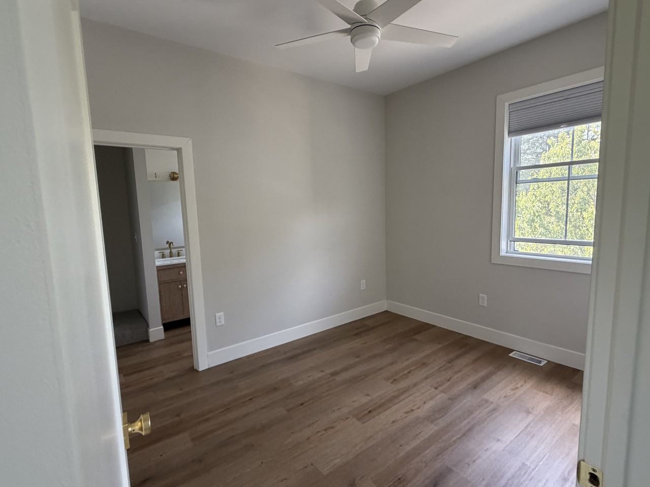 23 Grey St #4 - Photo 4 of 12