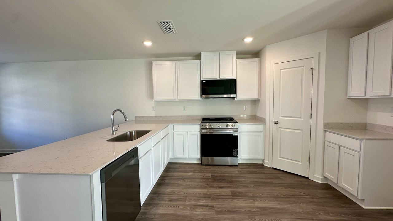 492 Grand Magnolia St #NA - Photo 4 of 26