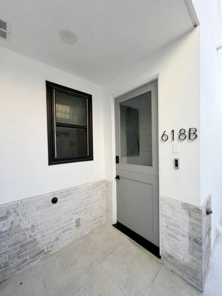 618 Marguerite Ave #B - Photo 3 of 27