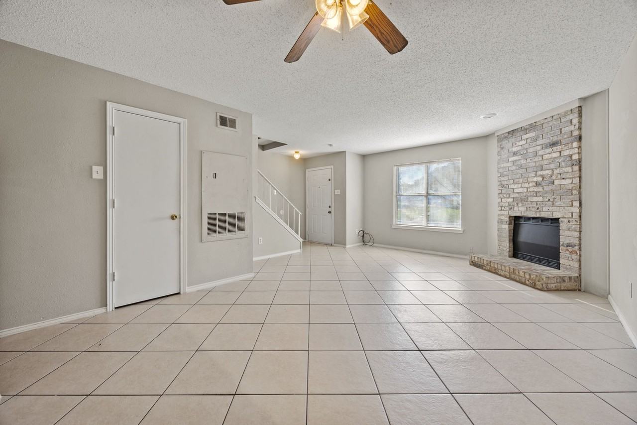 808 Red Bud Dr #808REDBUD - Photo 2 of 16