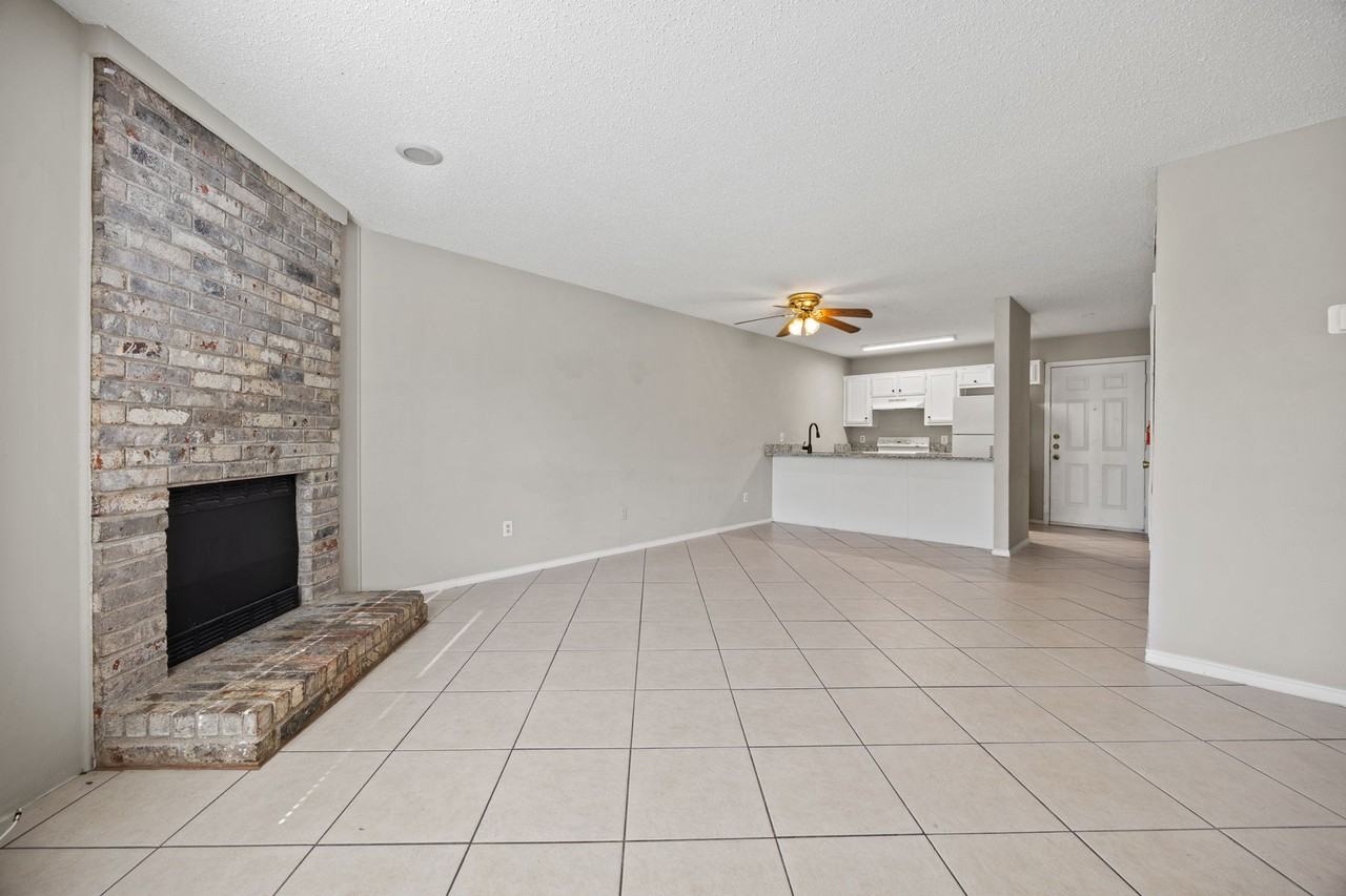 808 Red Bud Dr #808REDBUD - Photo 3 of 16