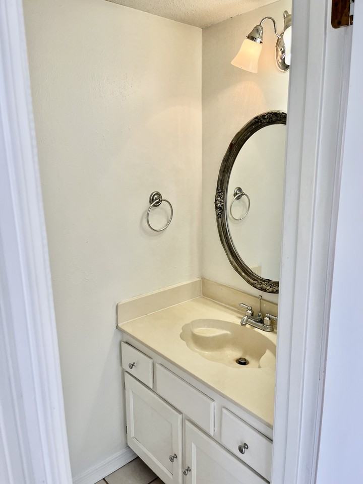 3629 Ridgelake Dr #30 - Photo 5 of 11