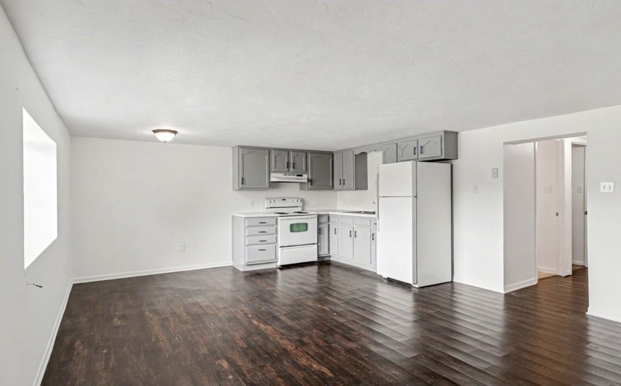 11 N Chestnut St #D - Photo 3 of 9