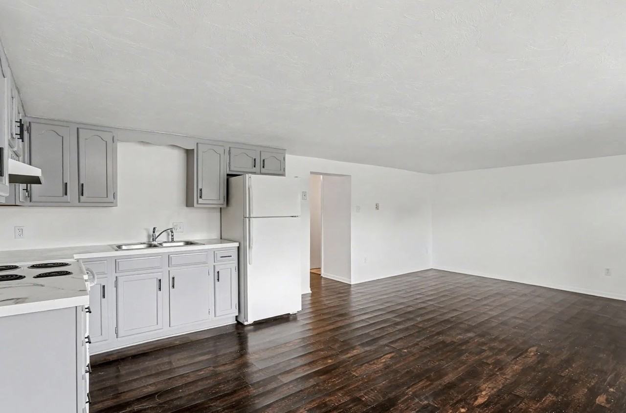 11 N Chestnut St #D - Photo 4 of 9