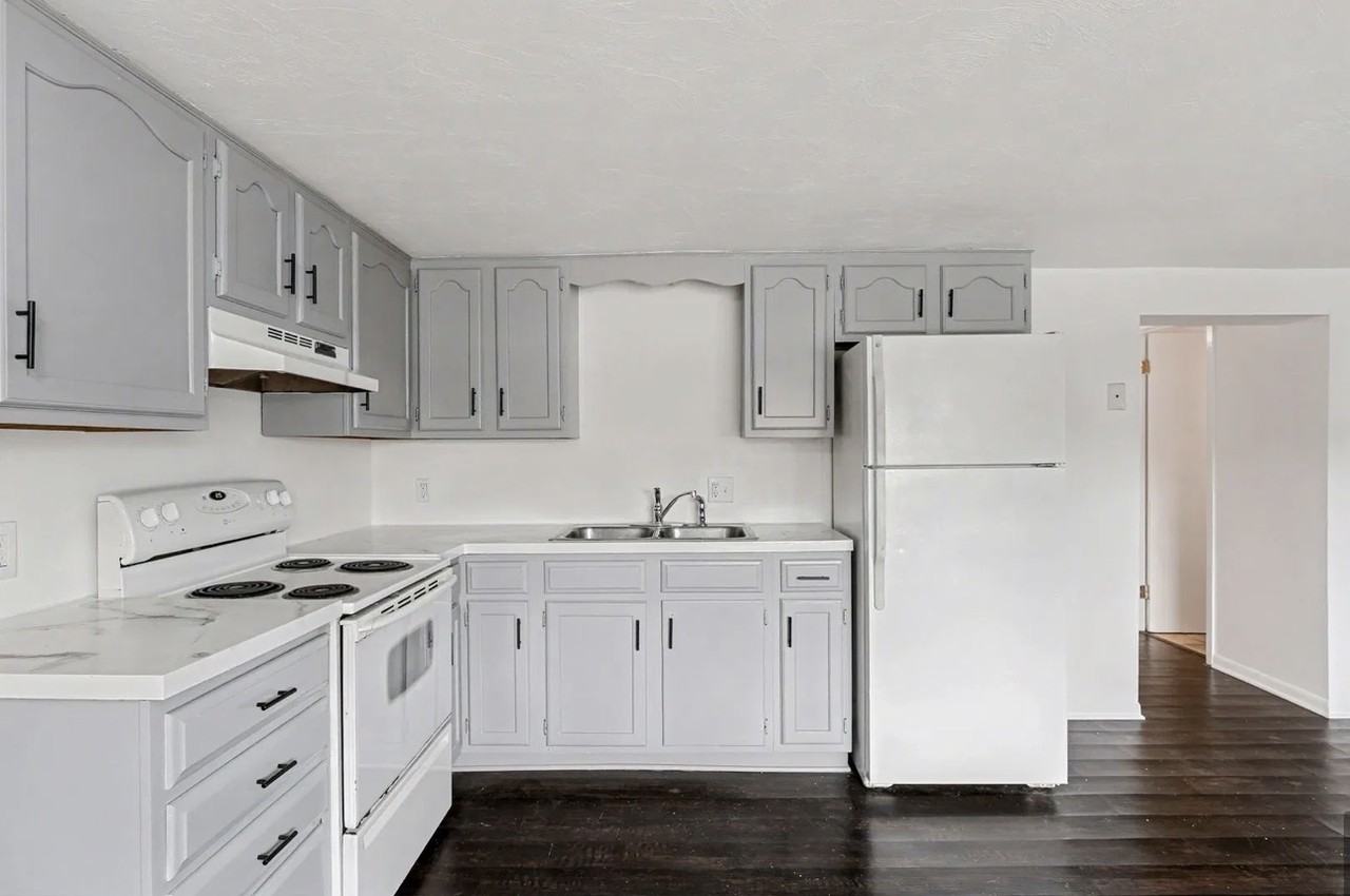 11 N Chestnut St #D - Photo 5 of 9