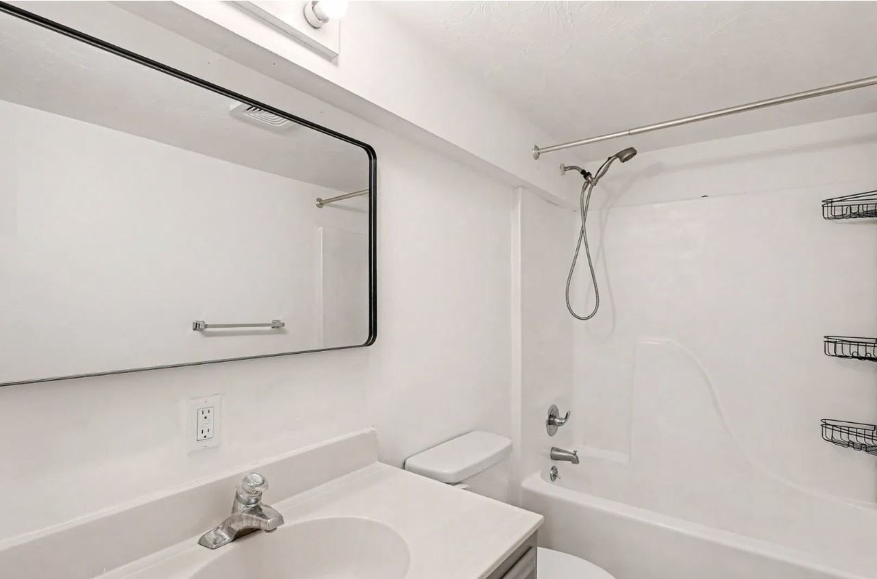 11 N Chestnut St #D - Photo 7 of 9
