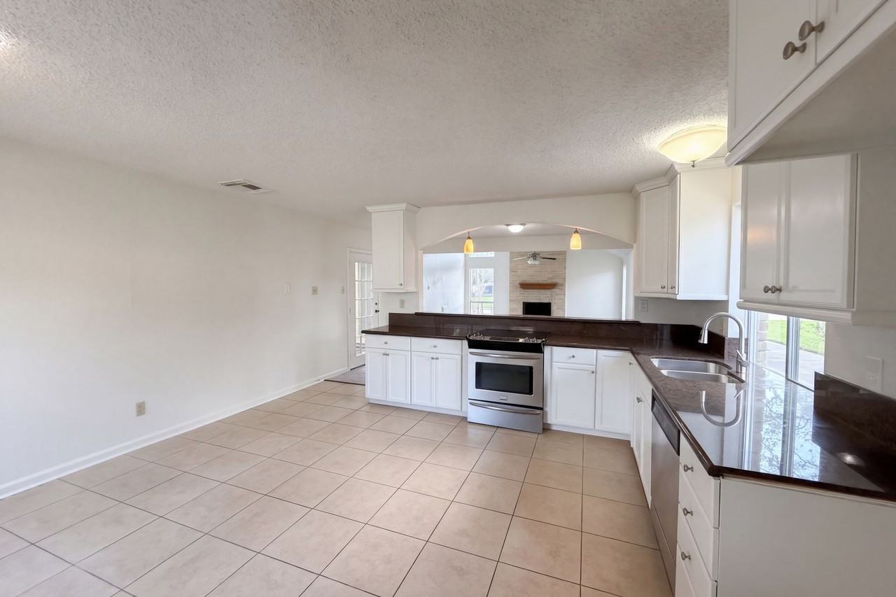 15804 Dunmoor Dr #NA - Photo 3 of 10