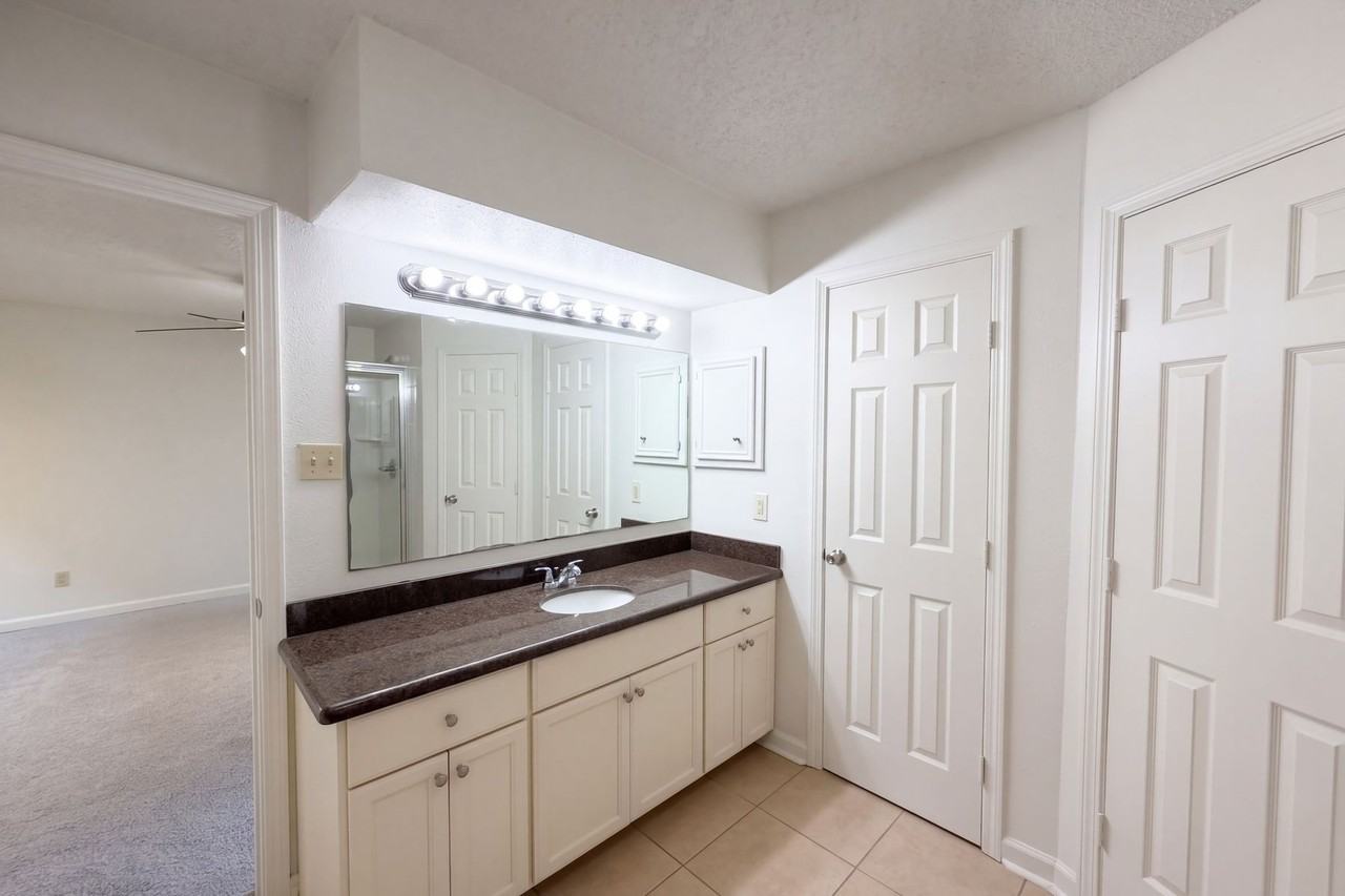 15804 Dunmoor Dr #NA - Photo 6 of 10