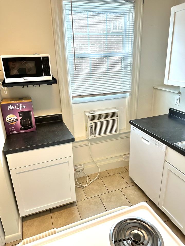 1002 8th St #3 - Photo 6 of 8