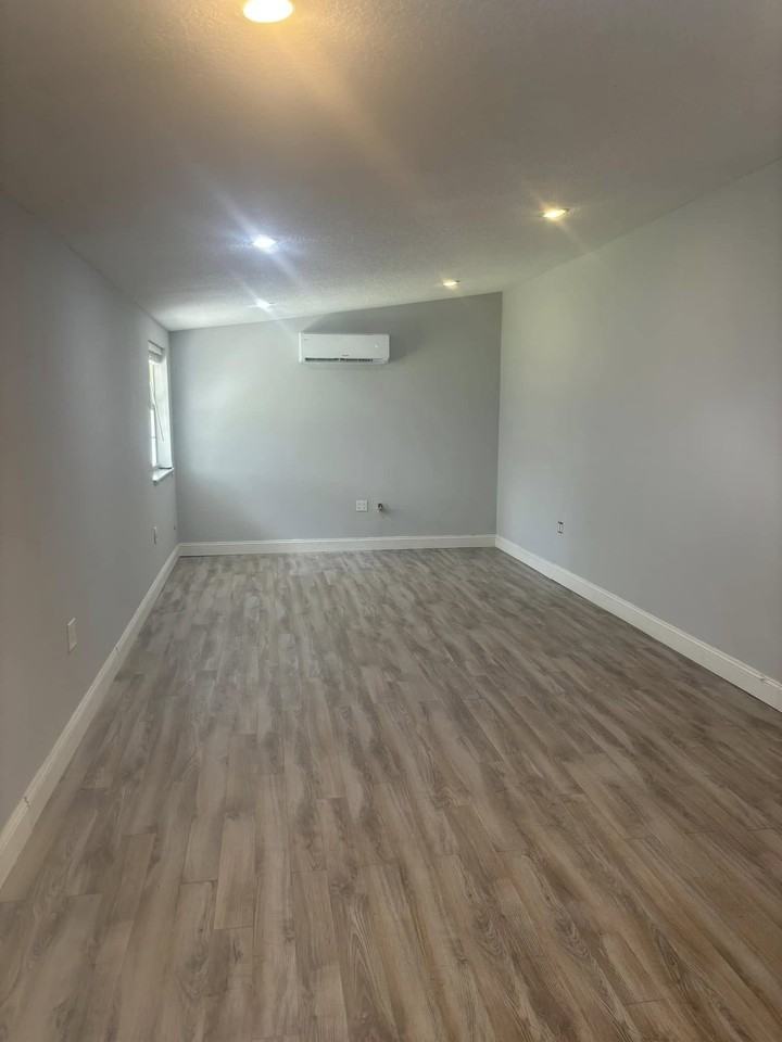 1330 Okaloosa Ave - Photo 2 of 6