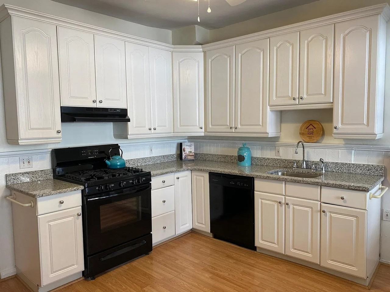 156 Roxborough Ave #NA - Photo 5 of 18