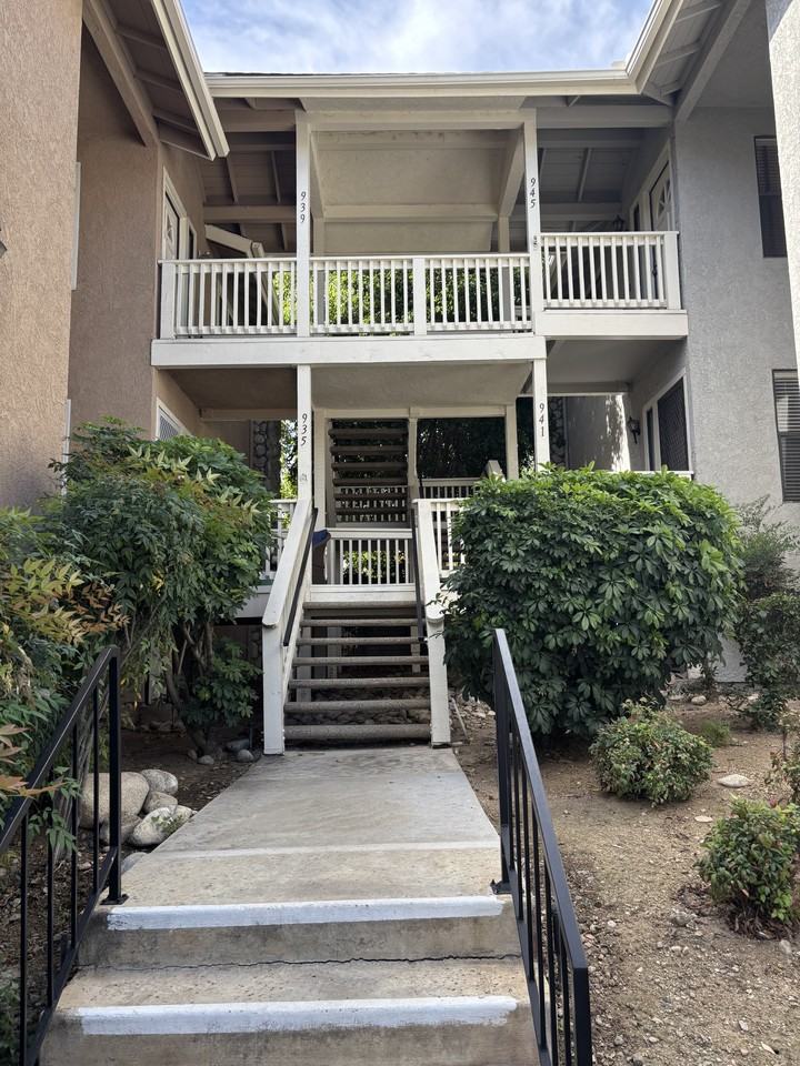 945 Lotus Cir - Photo 3 of 18