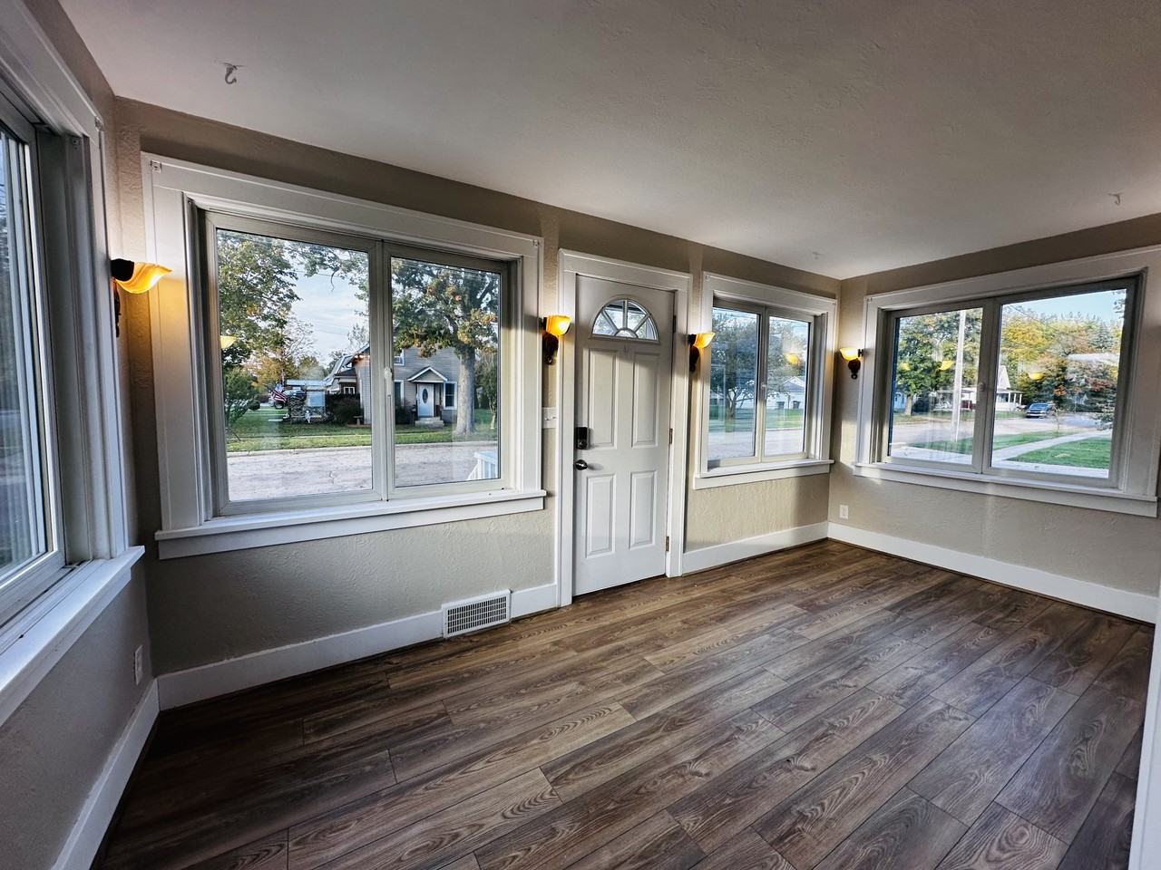 202 Maple St #NA - Photo 3 of 20