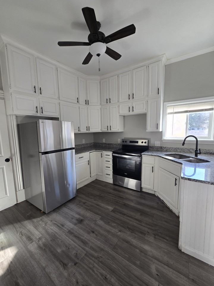 7 N Limestone St - Photo 3 of 11