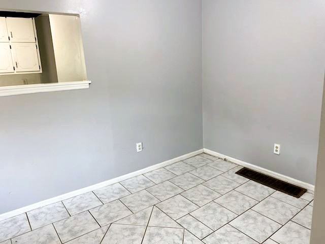 242 N Lake Dr - Photo 4 of 12