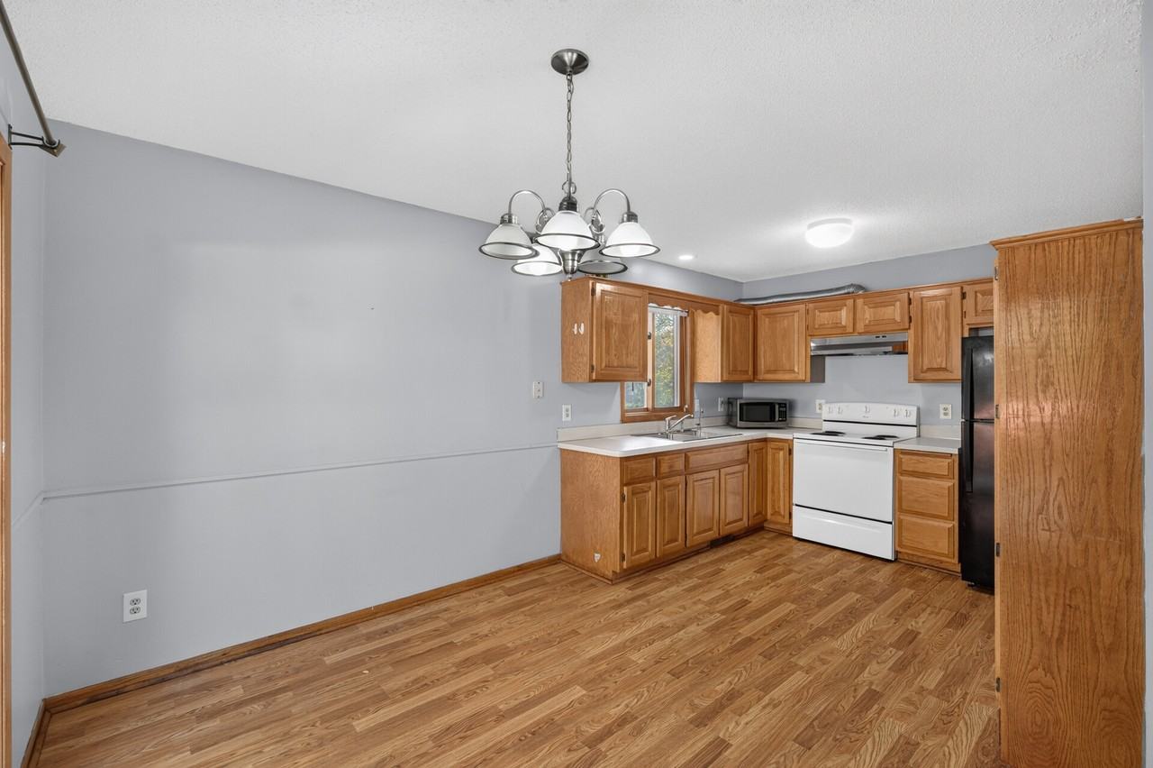 1885 124th Ln Ne - Photo 3 of 32