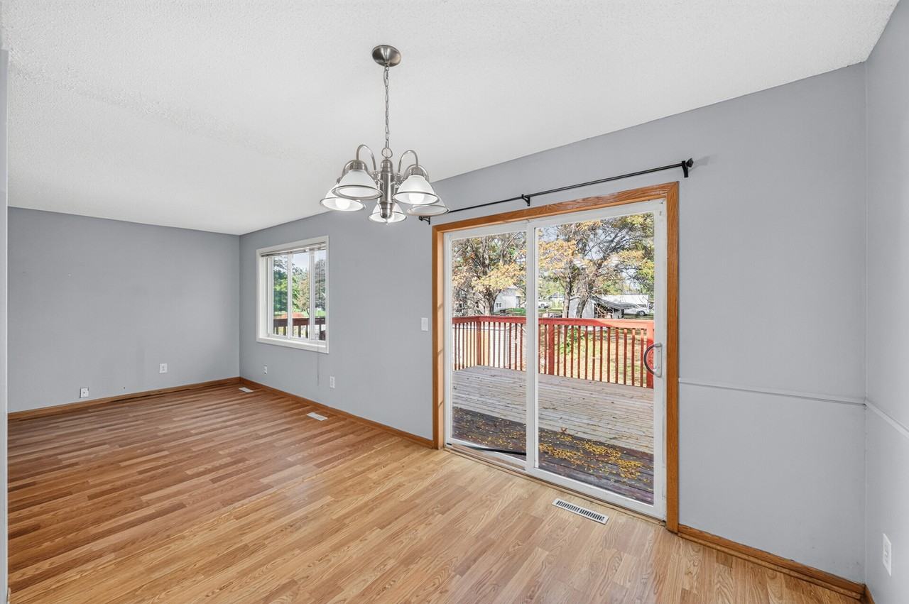 1885 124th Ln Ne - Photo 4 of 32