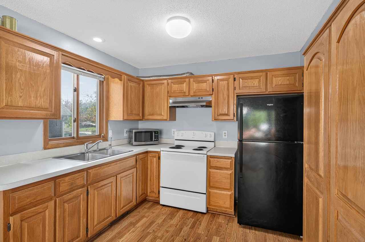 1885 124th Ln Ne - Photo 5 of 32