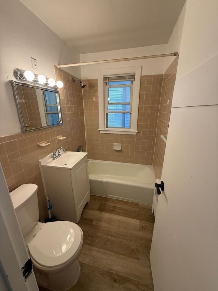 90 Winthrop Shore Dr #3 - Photo 4 of 9