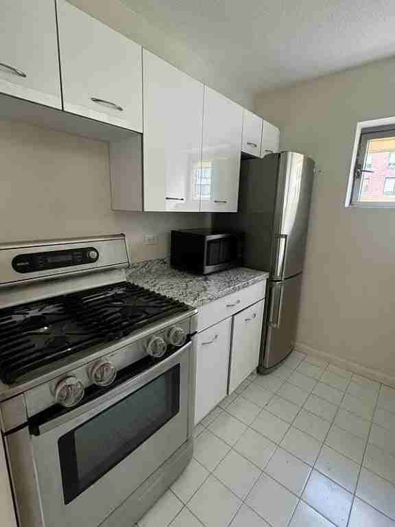 2 S End Ave #13I - Photo 5 of 20