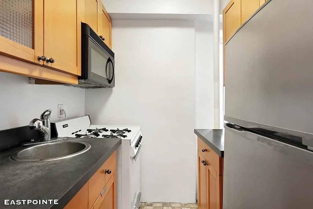 200 W 20th St #2501 - Photo 4 of 8
