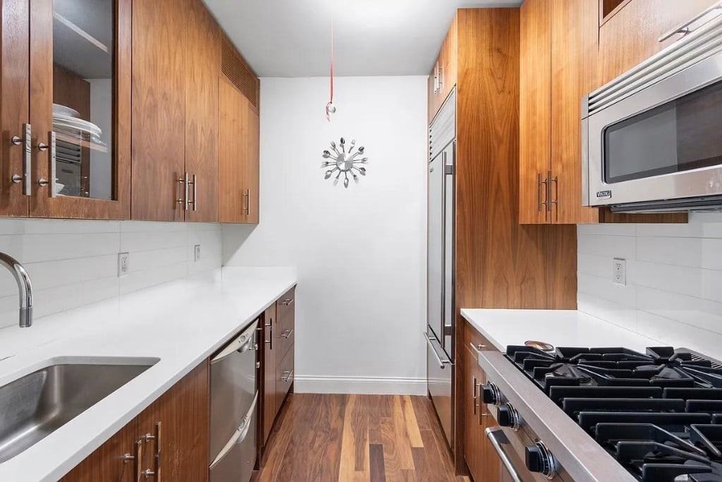 88 Greenwich St #80 - Photo 2 of 11