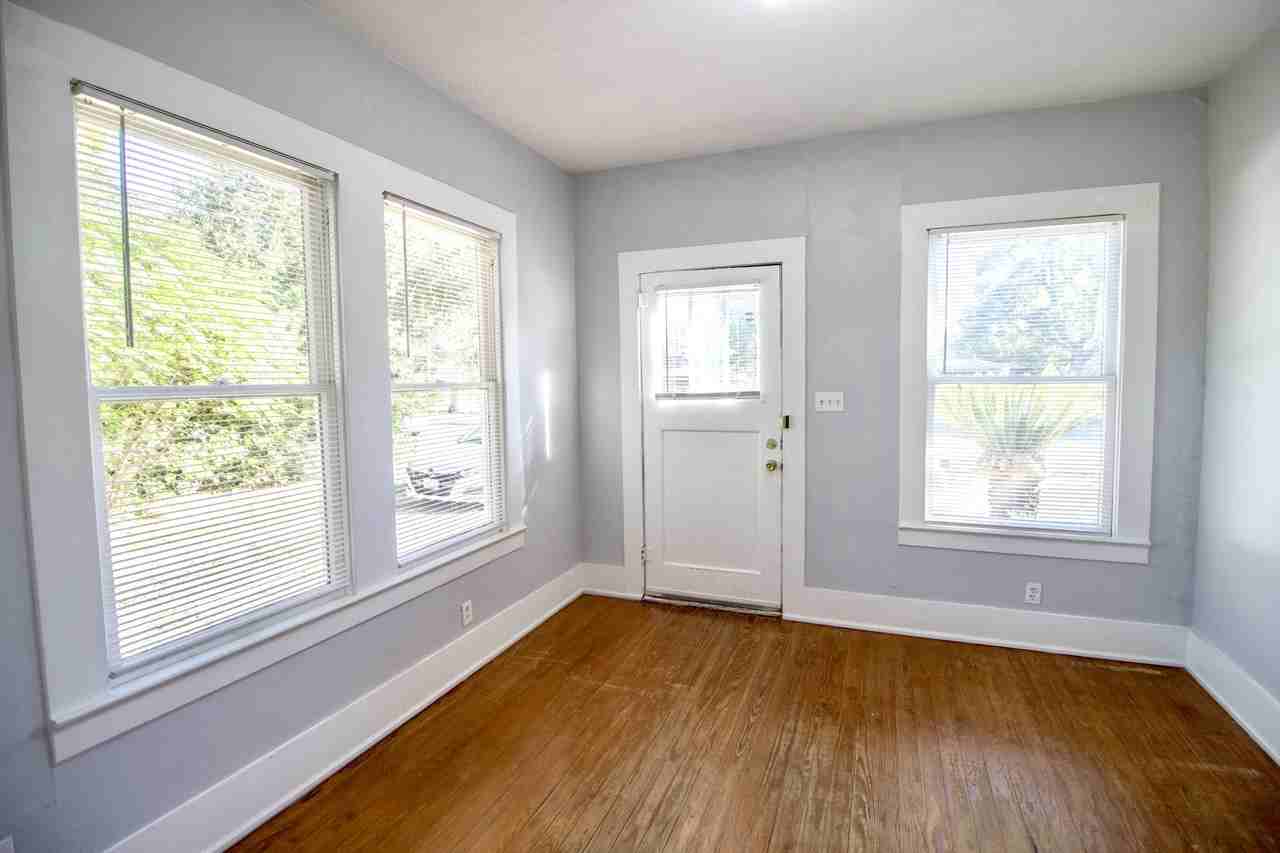 1014 E College St #2 - Photo 4 of 10