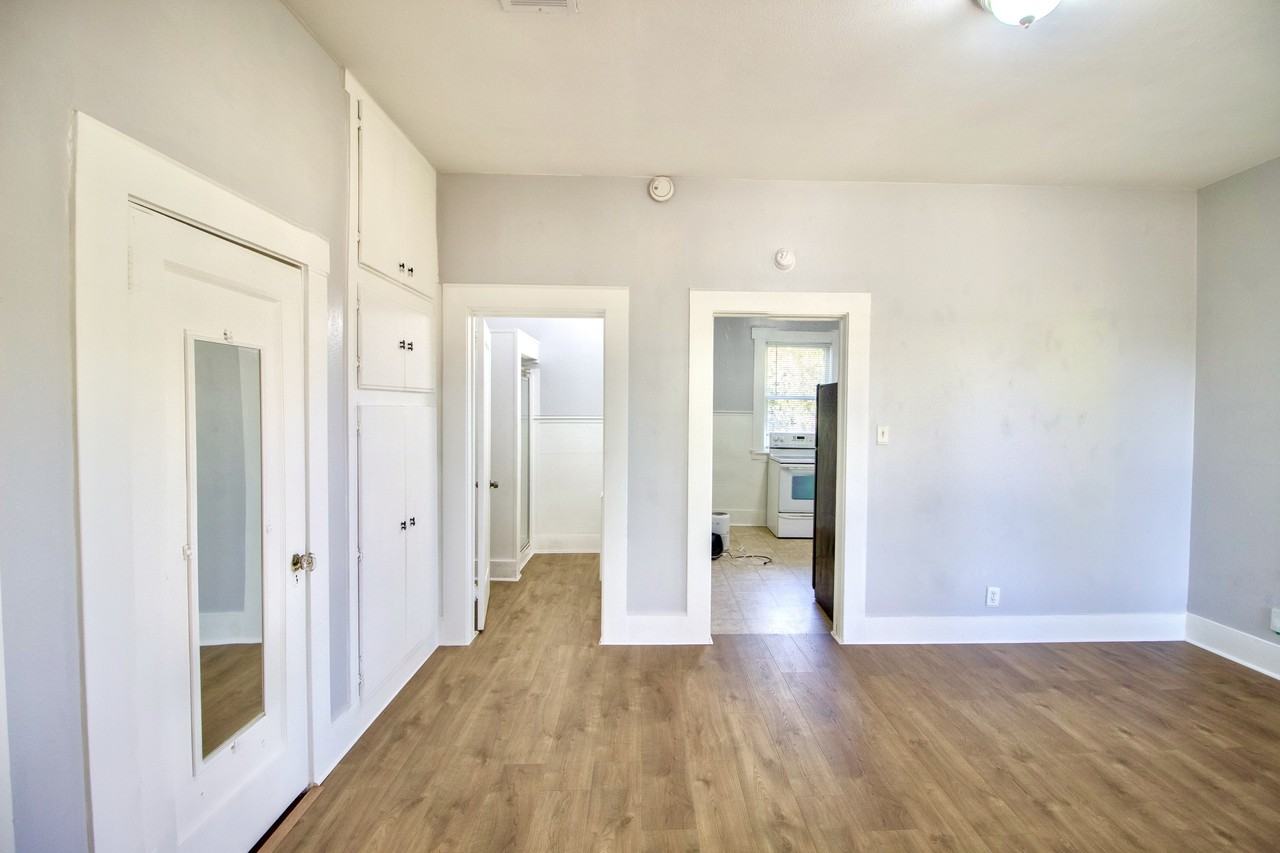 1014 E College St #2 - Photo 7 of 10